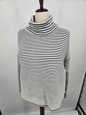 Zenergy Chico's Striped Gray & White Cowl Neck Sweater Large (7299)